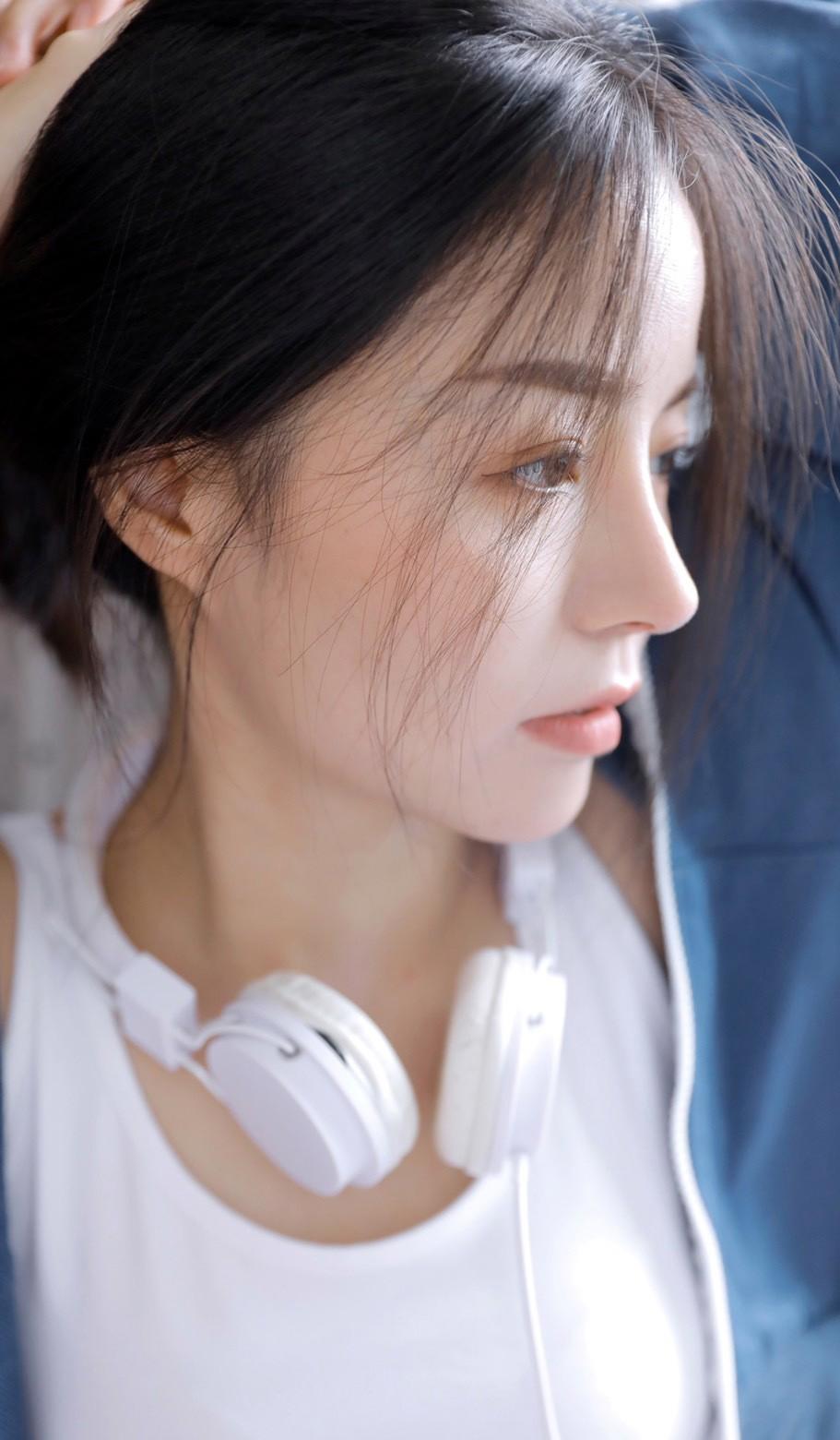 放荡的女老板bd死在了一群男人情欲里