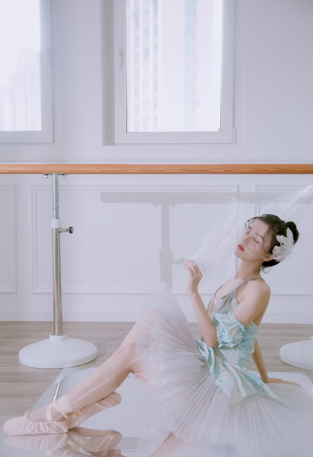 总裁的手指在缝隙里进出 我想让他在众人面前出丑