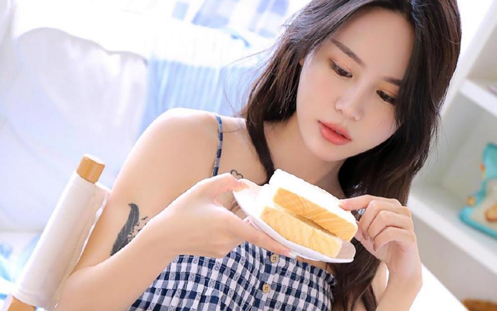 女邻居全裸找我老公求蹂躏