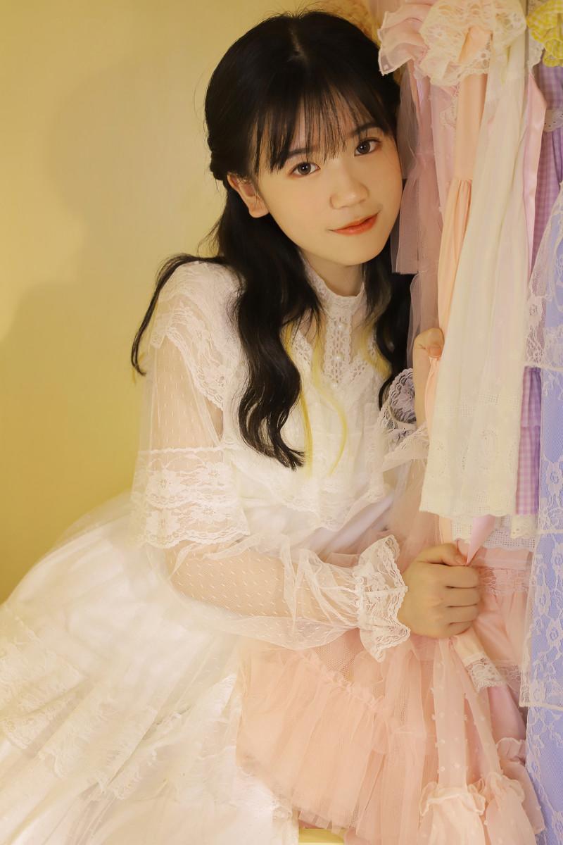 一女被2个男的干的死去活来爱如潮水 忍不住了