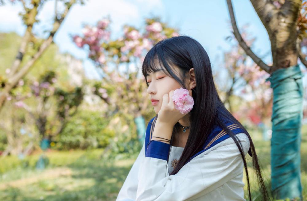 经典人生感悟:微笑面对人生,将会有微笑的回报。