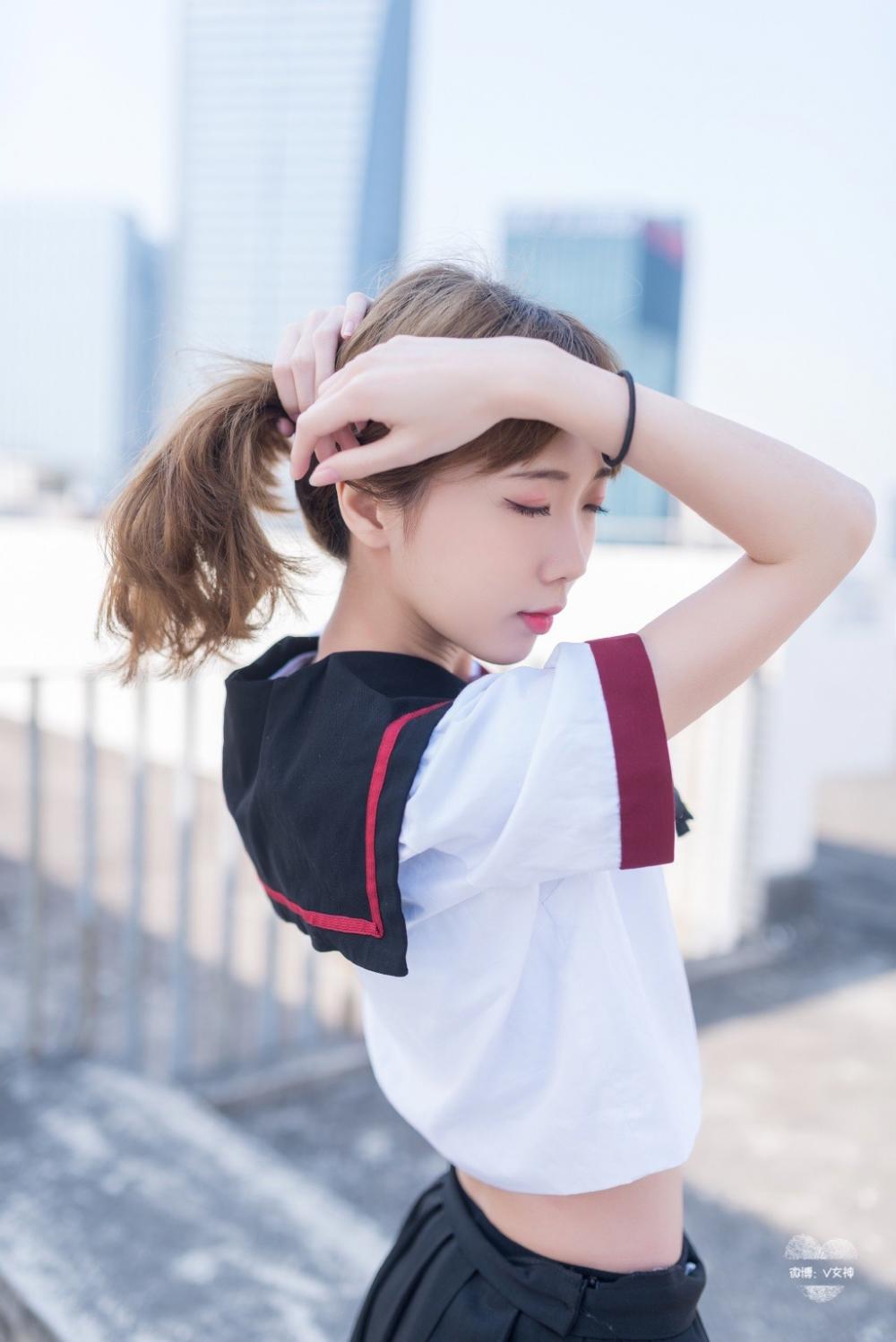 丑陋老公因妻子太漂亮竟限制妻子人身自由