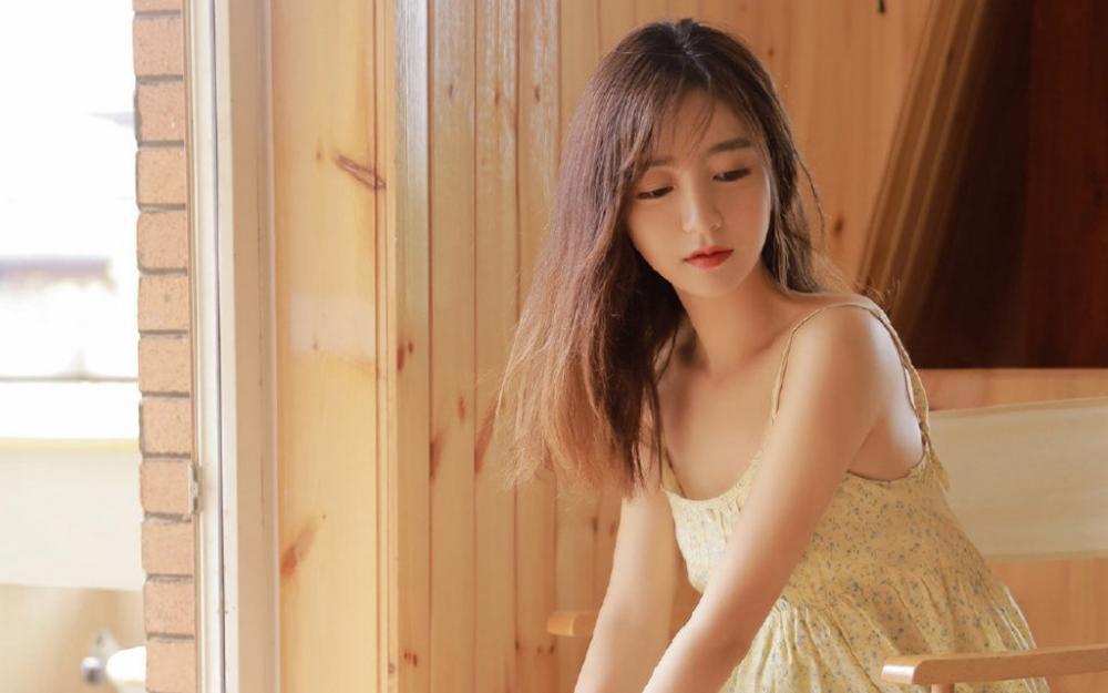 一边亲一边扎下面很爽 驴插我经过