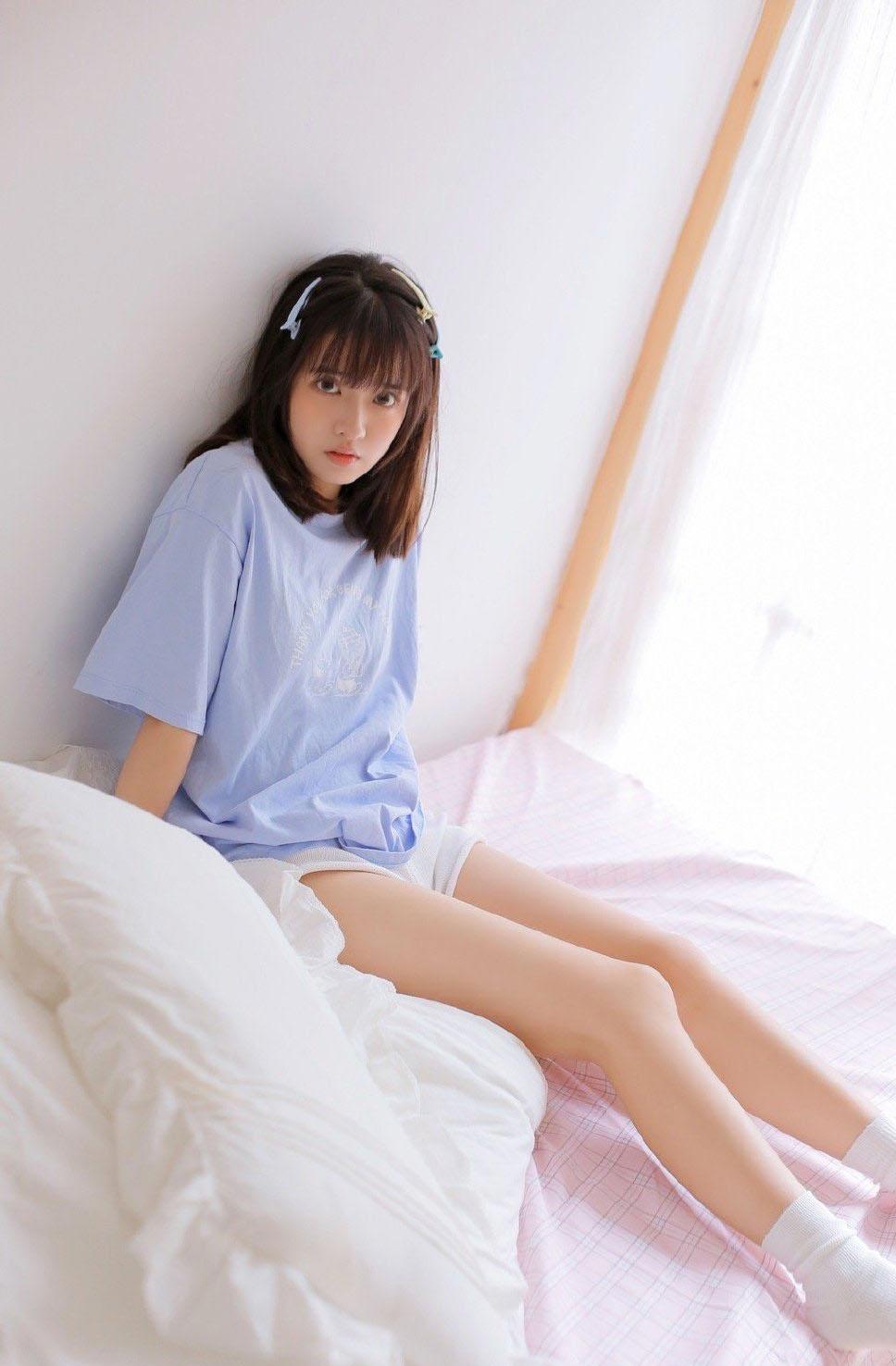 我与女警察在车上激情疯狂嘿咻