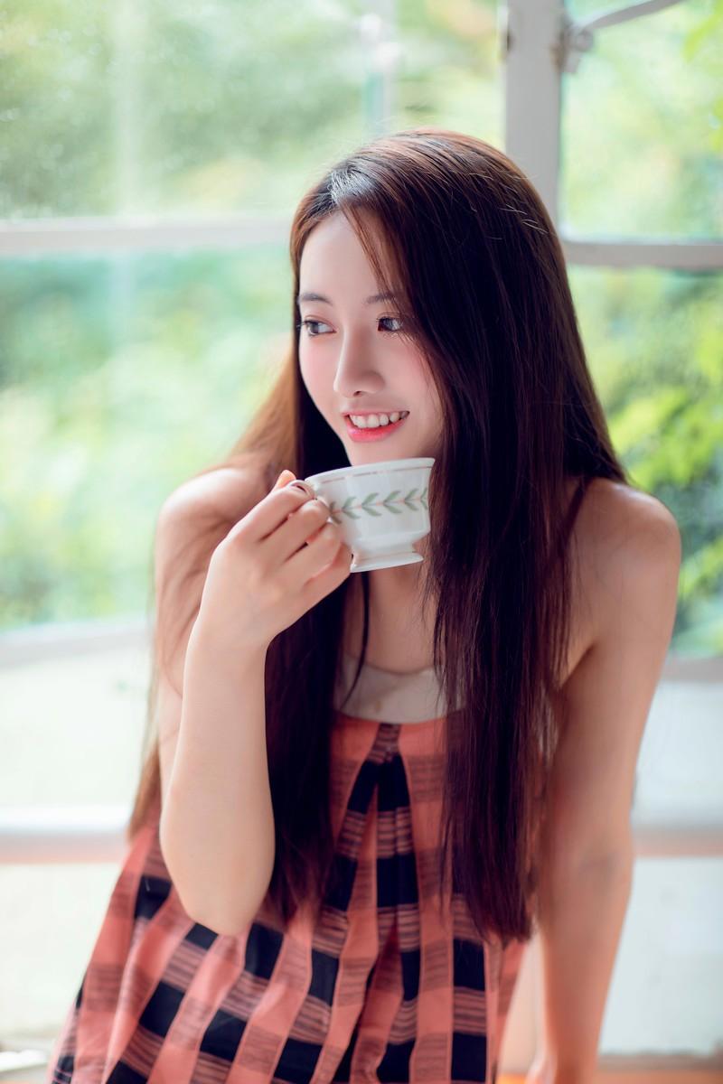 我被禽兽继父狂摸私处后...