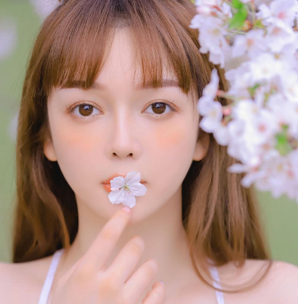 刺激男友,这个饥渴的女人居然做这事