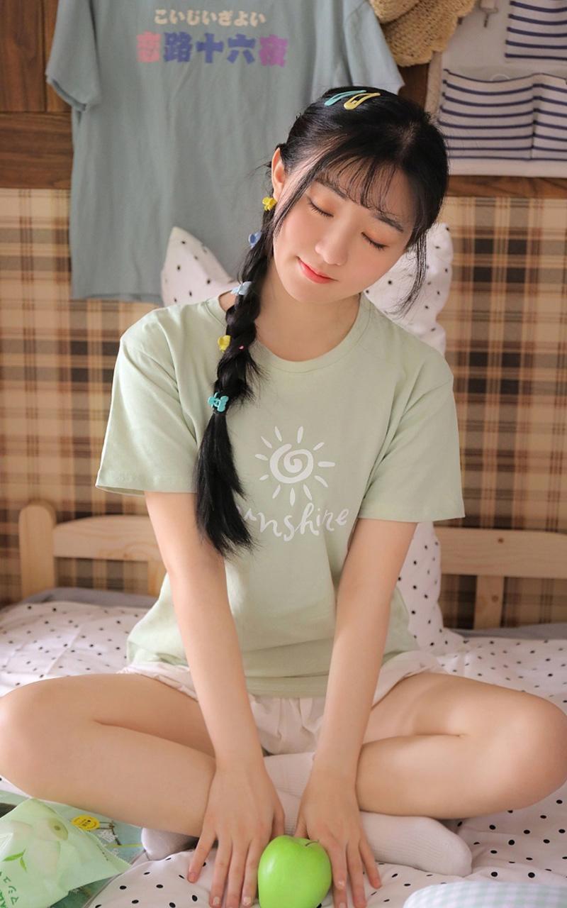 丰满少妇的舌头在我身上肆意游动