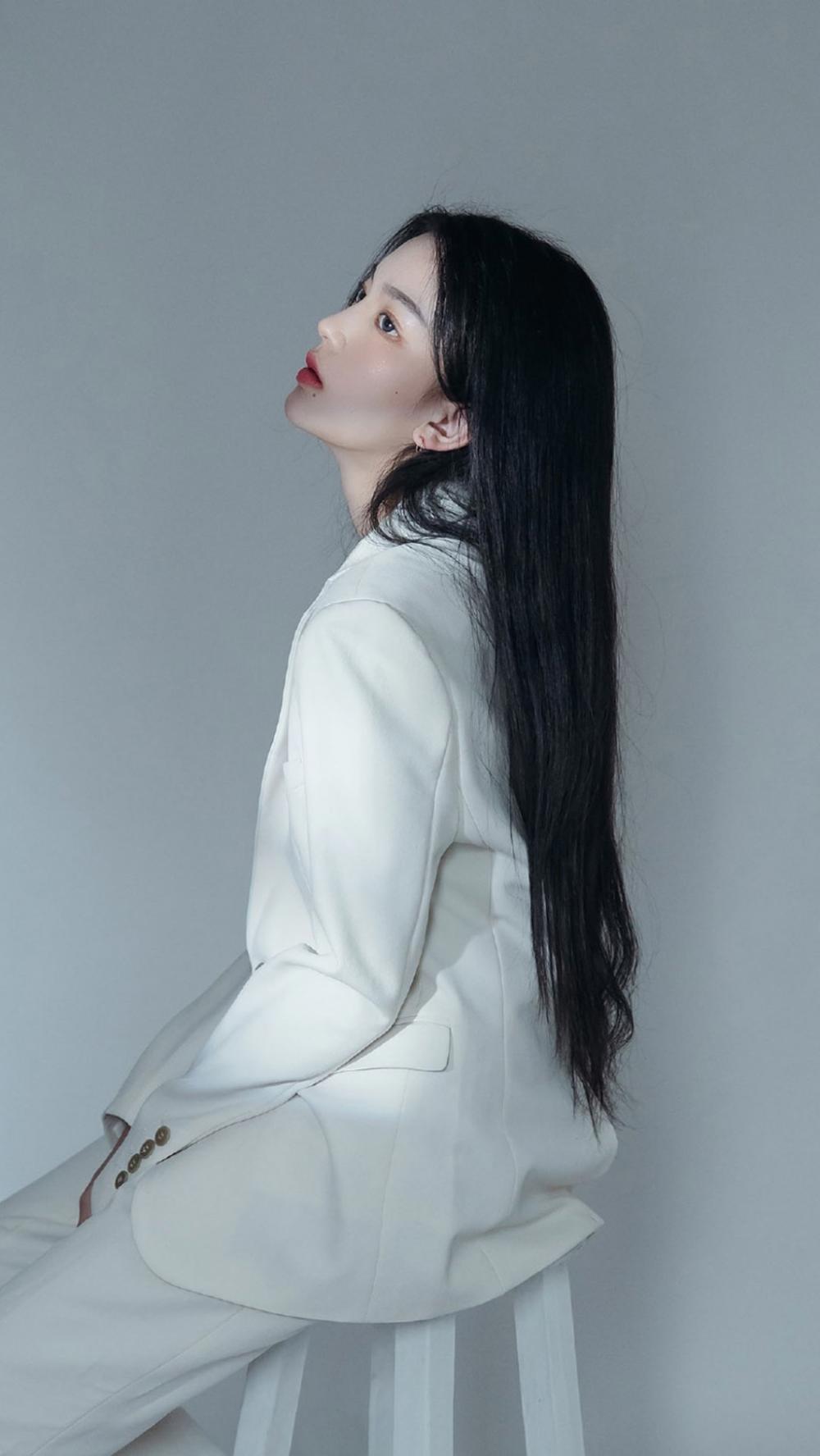 女保姆忘我自慰时被我撞见