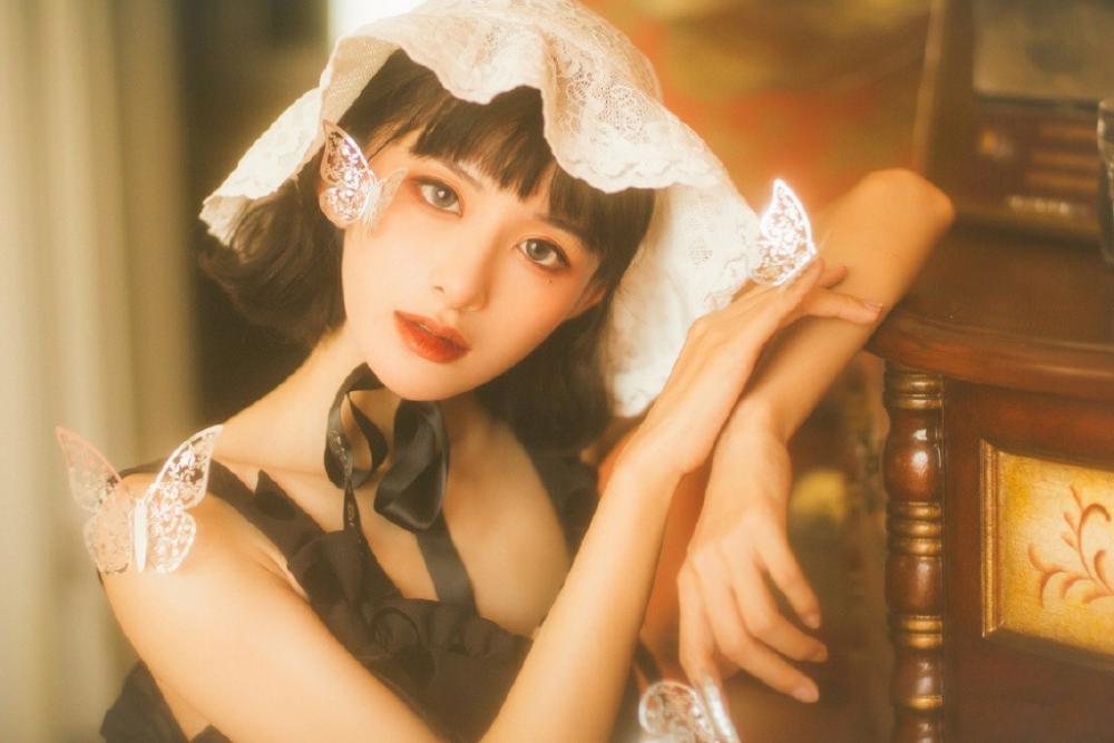 挑战姐弟恋：揭秘魅力熟女的勾魂手段
