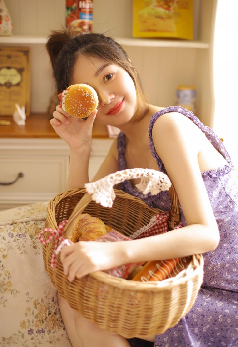 陈冠希晒女儿照片 萌相可爱至极