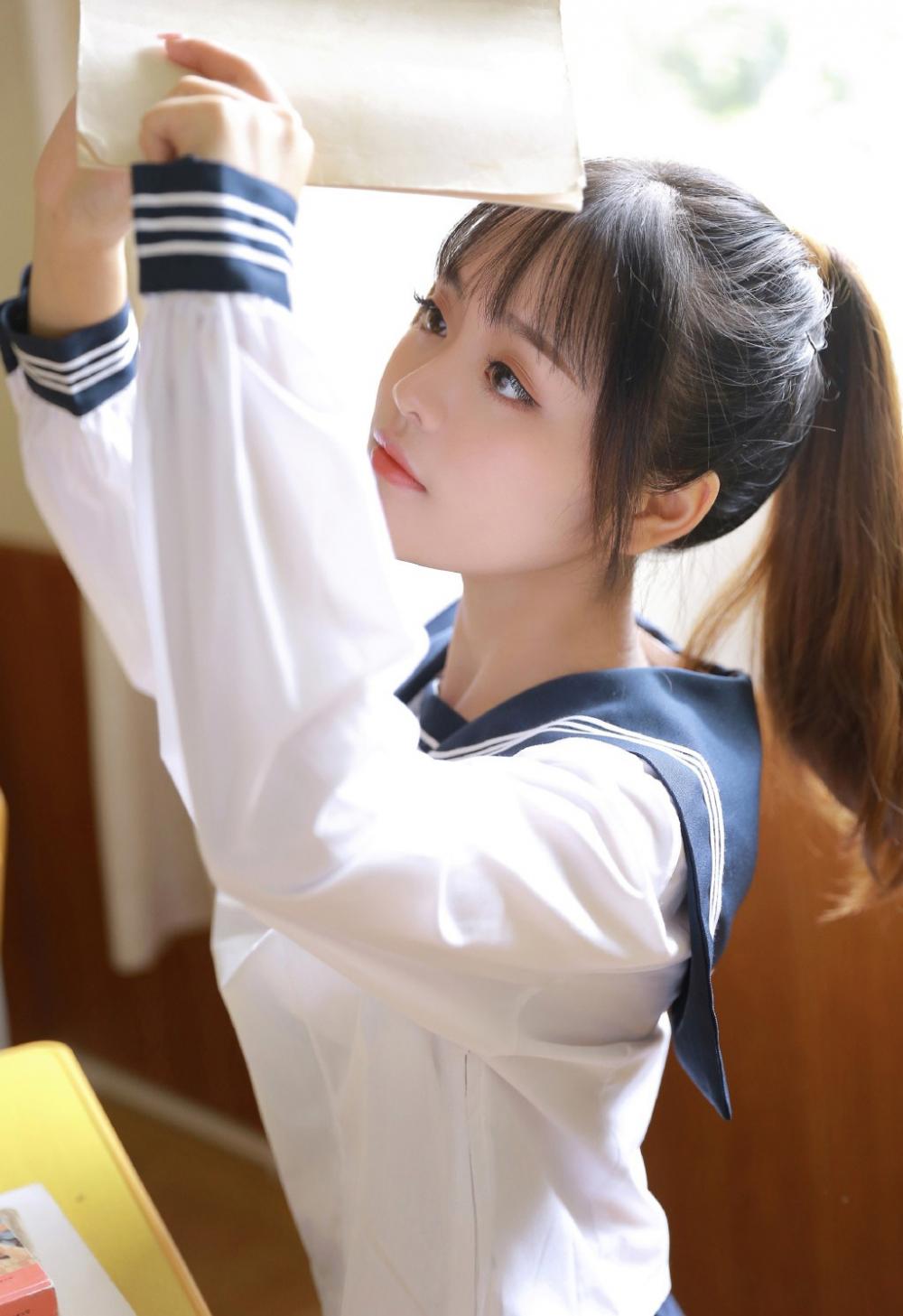 黑欲电梯里的情事舒灵 在火车上被顶进入 被陌生人强上的感觉