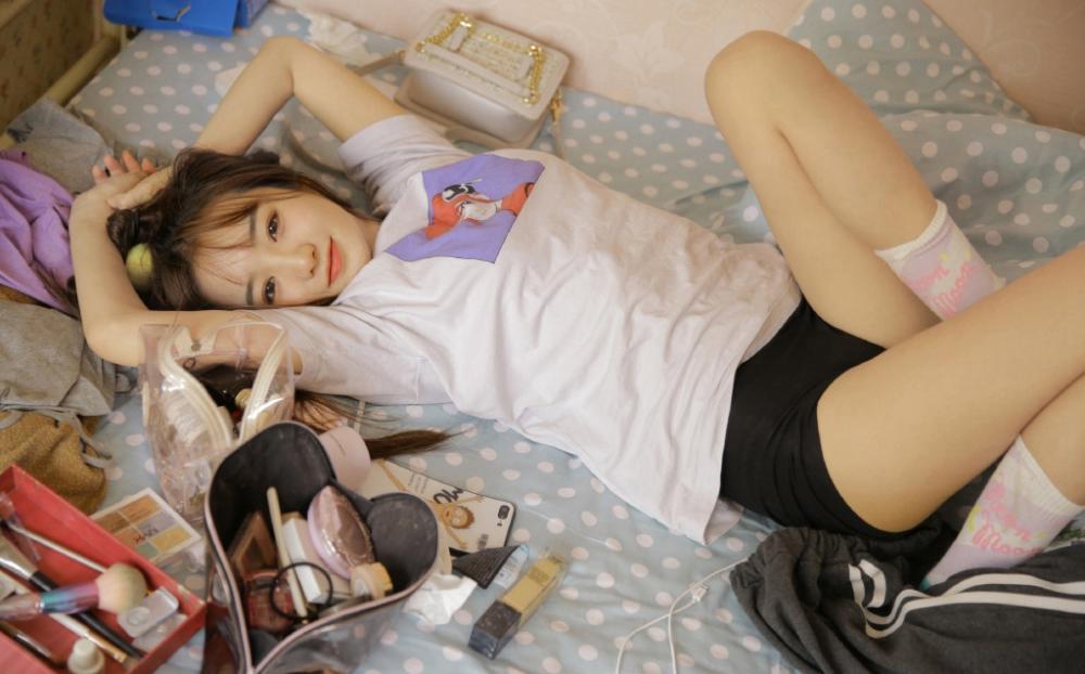 再深一点吧深一点,老师今晚随你怎么弄 老师两条大长腿中间好湿