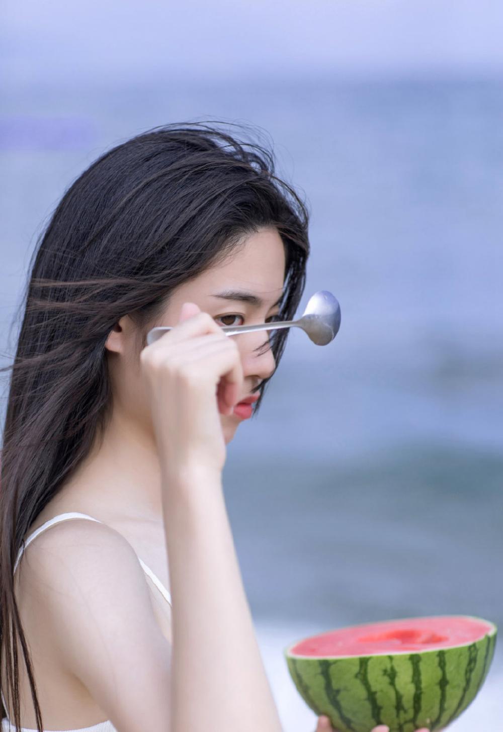 挺近我的大姨姐 啊……舒服……你弄得我太舒服了