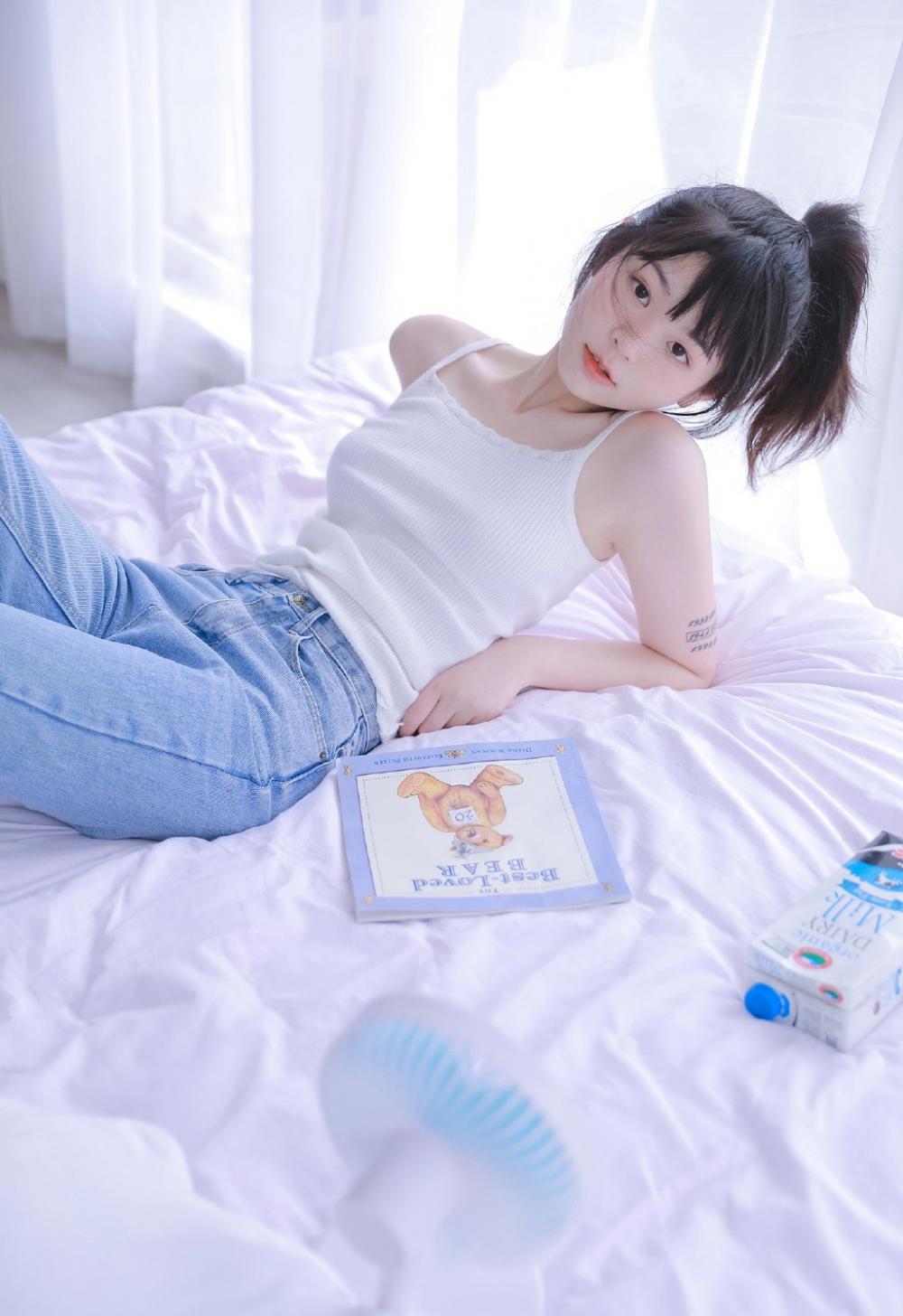 男人吃奶小说 嗯啊宝贝真骚办公室