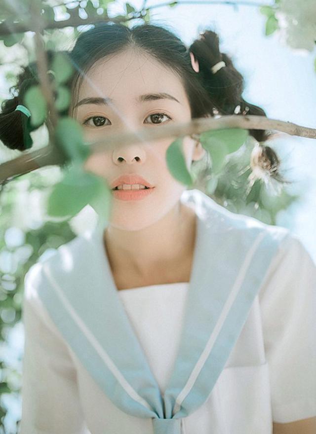 我女朋友很漂亮很诱人，身材很苗条，大胸大屁股
