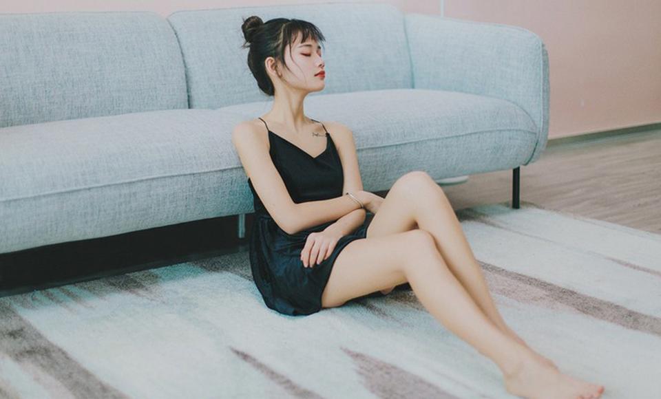饥饿放荡的熟妇,那个风骚的女人和司机偷情