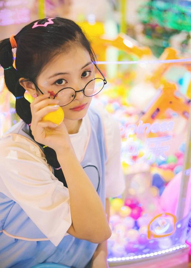 娇嫩妹妹太风骚 居然躲在房里自我安慰