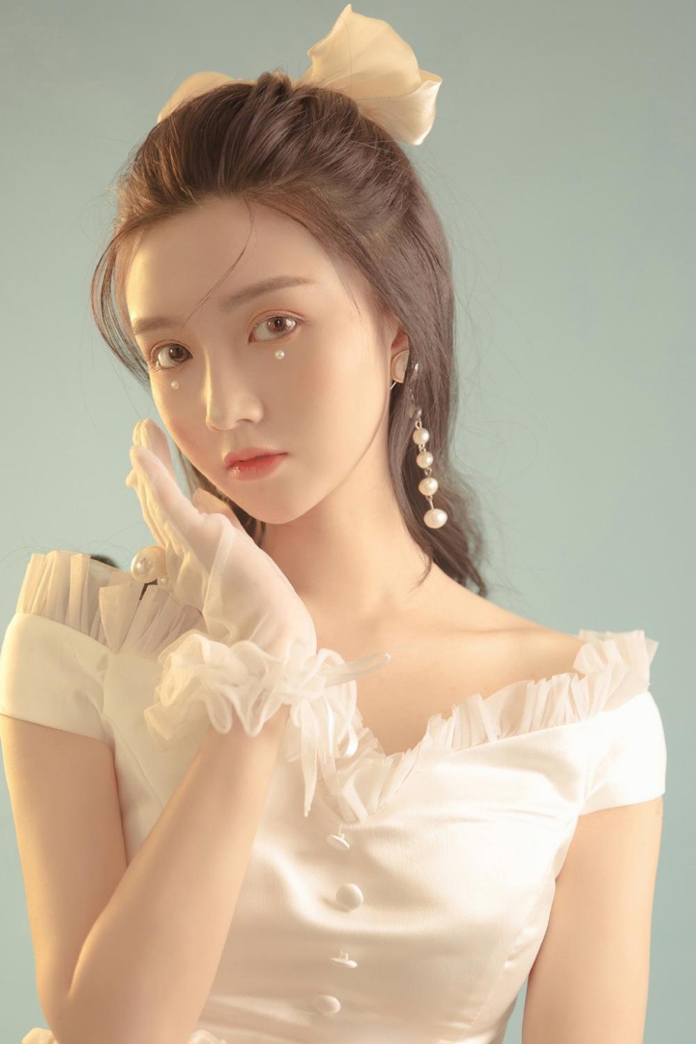 女领导来家里做客 她把我按在沙发强吻 宝贝我想要你快给我