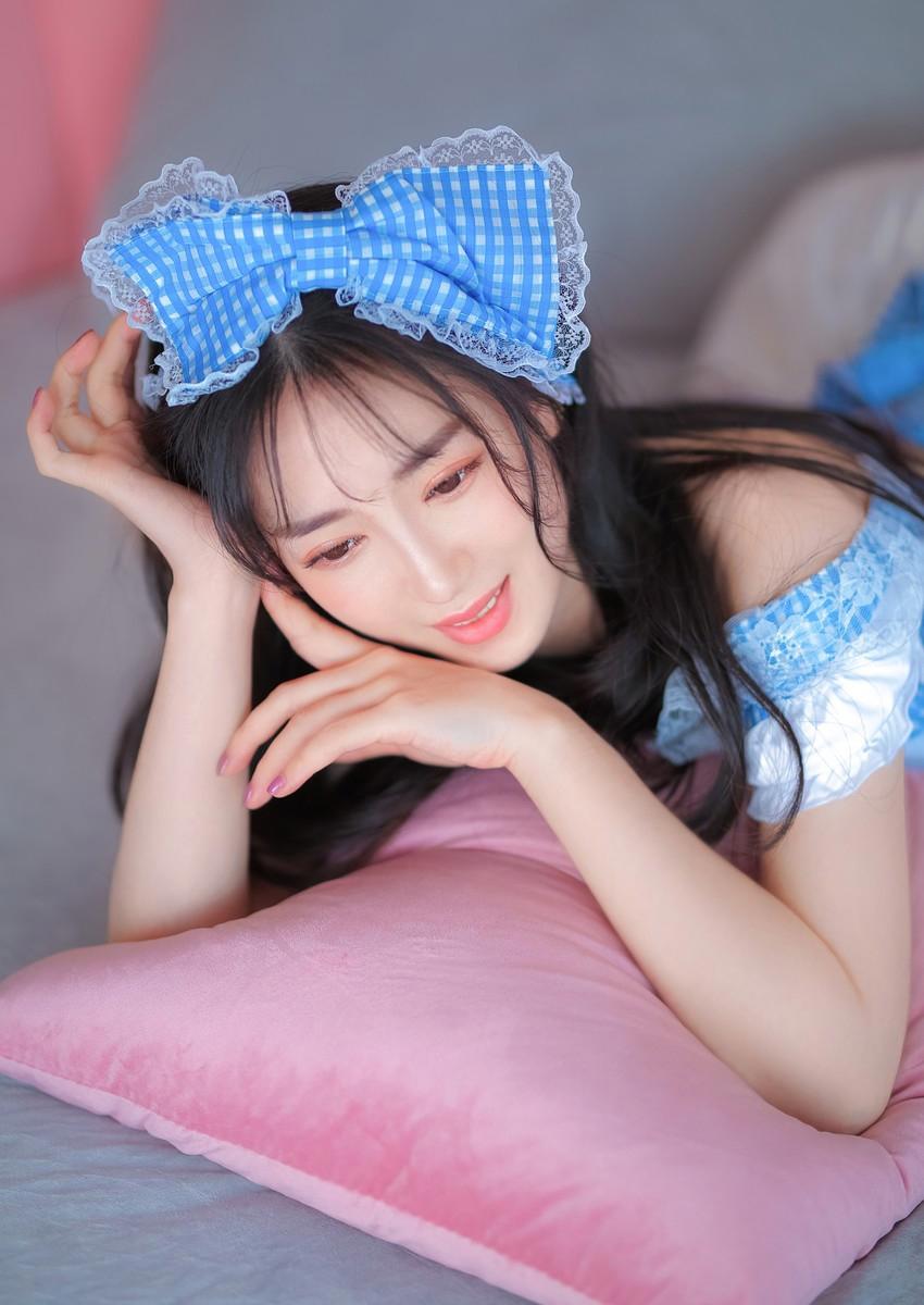 帅哥和美女抓胸在床上 破女视频免费观看