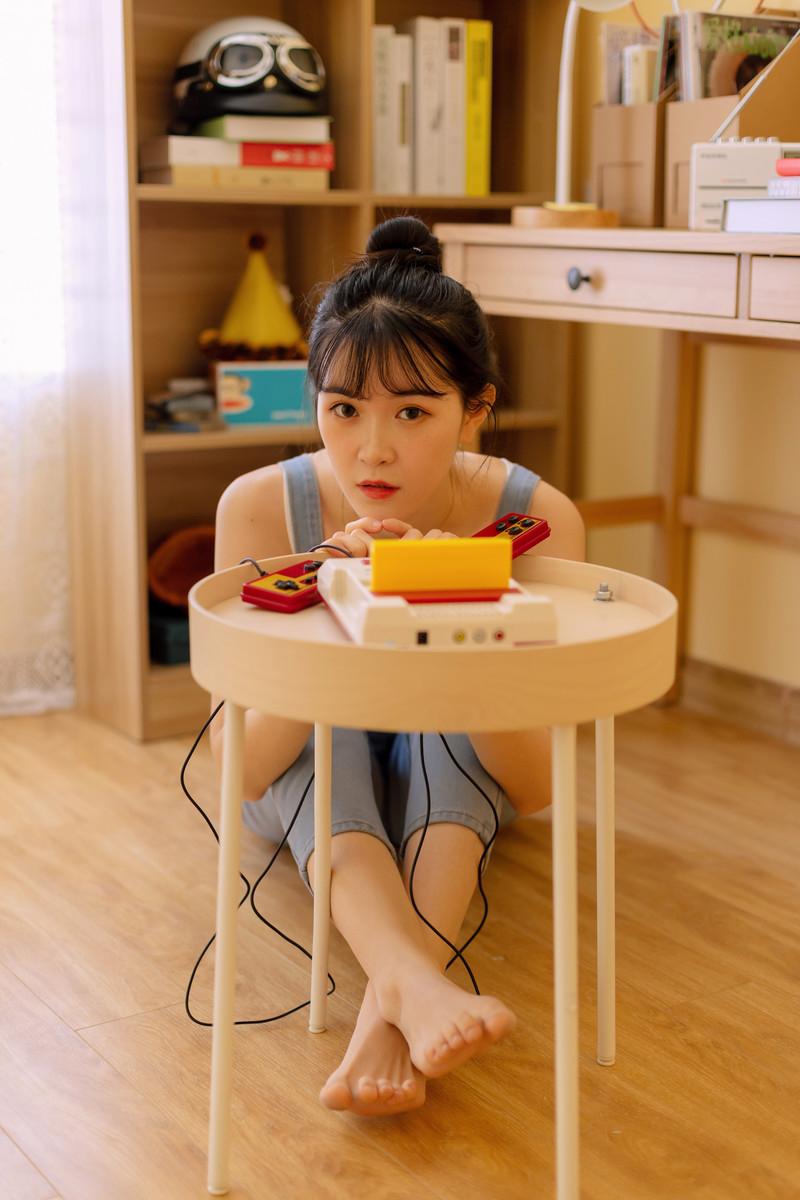 四个男生把我带到男厕所强，在厕所里最刺激一次