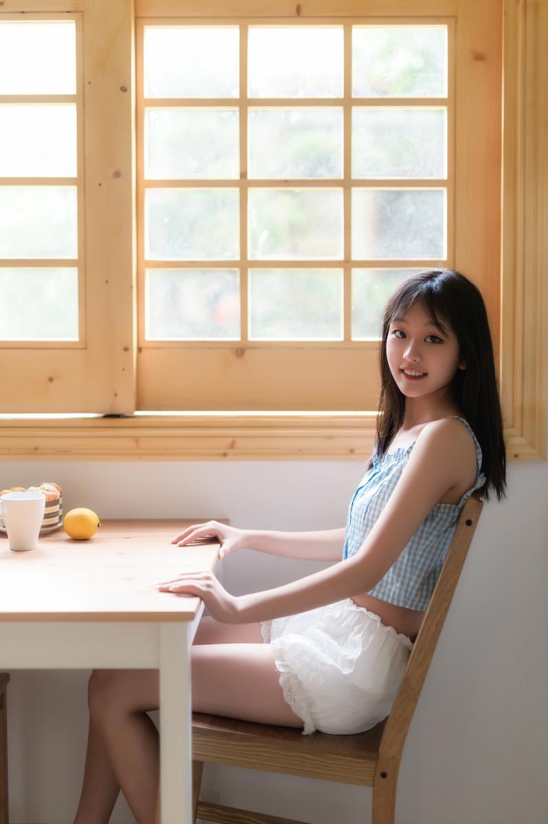 妻子床上爱穿职业装 连发型也一丝不苟