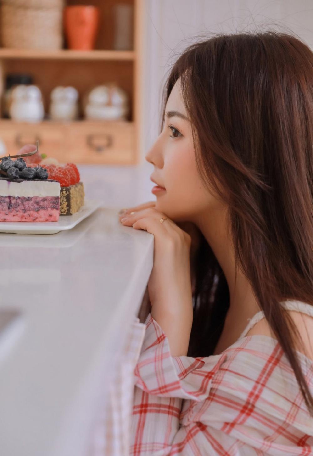女友暴露小月 荡翁乱妇黑丝美女腿夹棒蹭痒