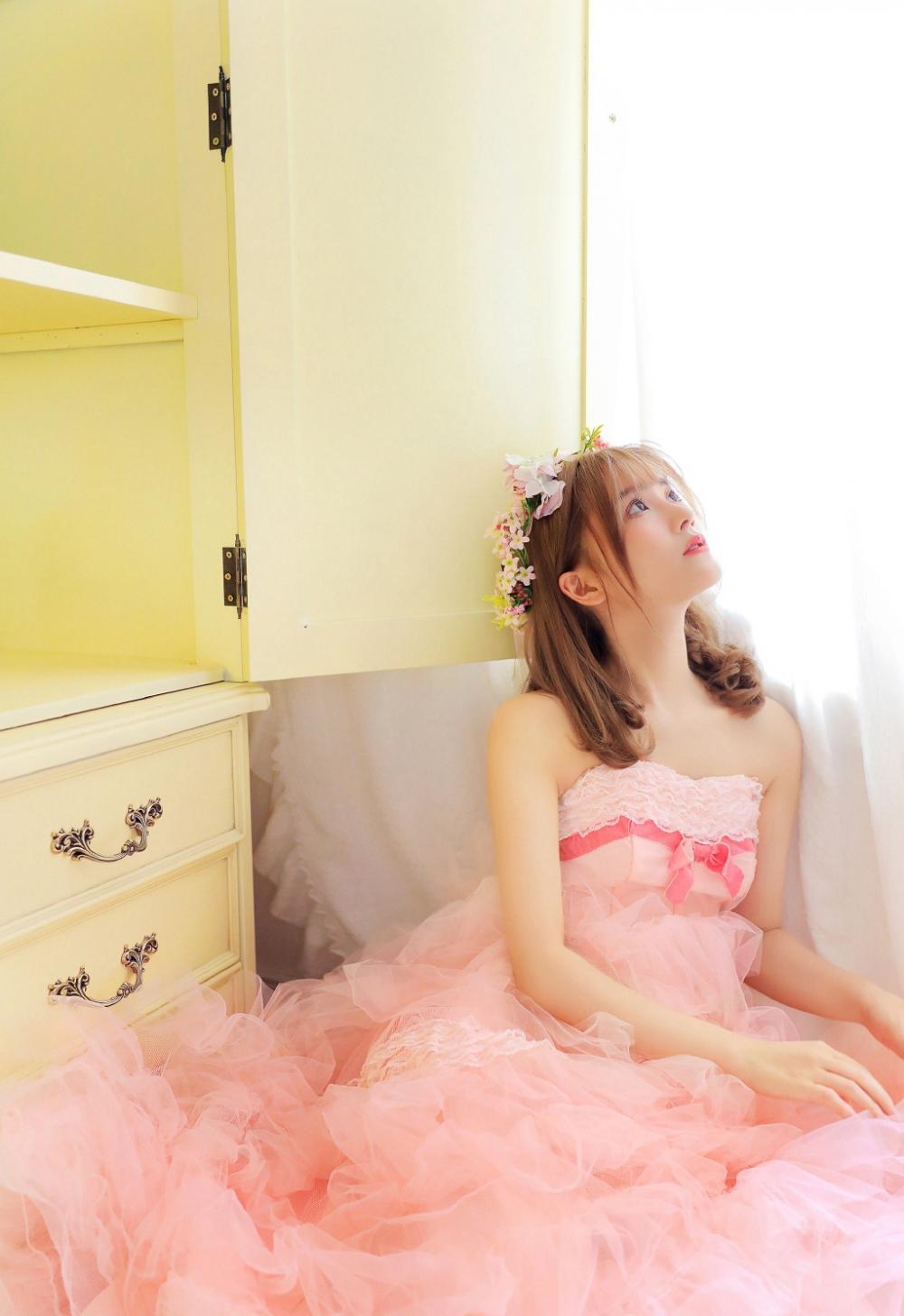 四个勾魂小动作 让他春心萌动