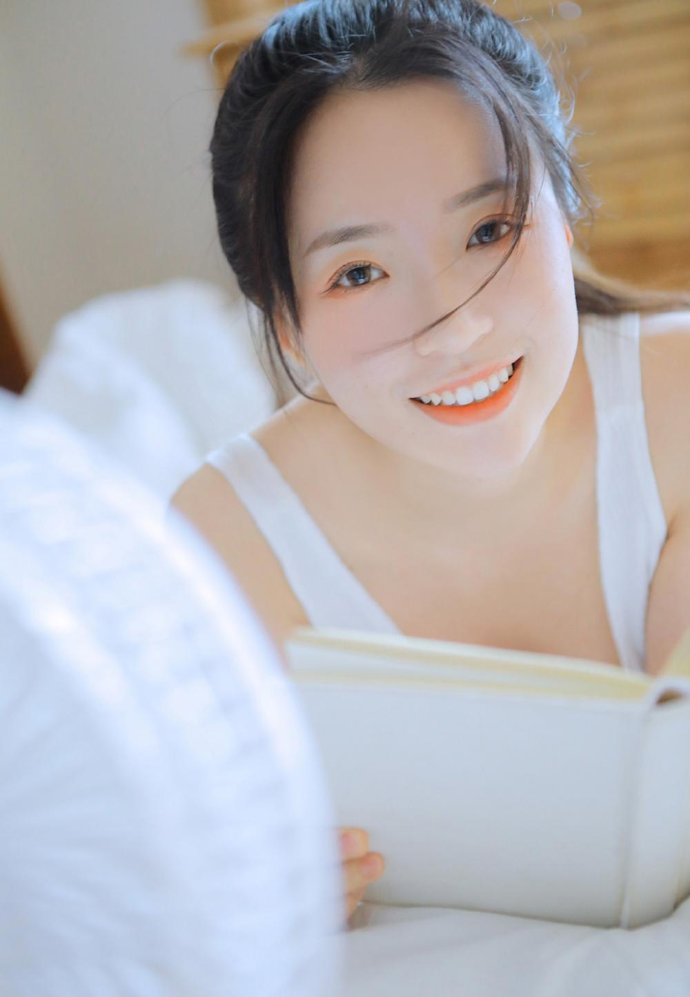 那一夜，小姐和老妇人在巷子里交换