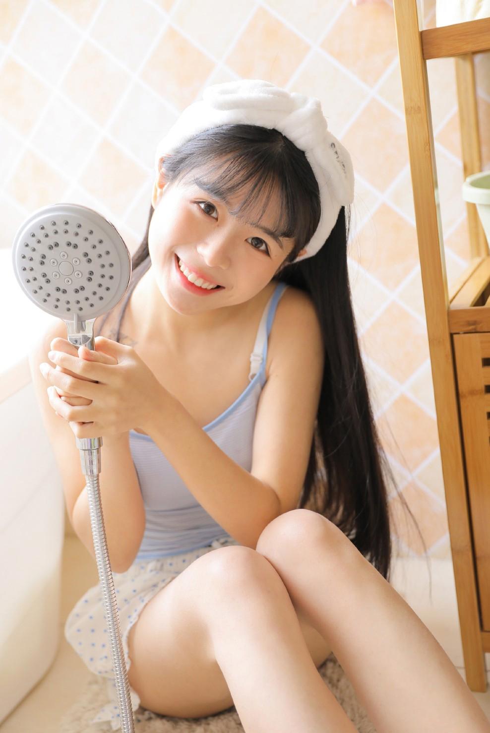 肉丝教师教室诱惑 推油用的是什么油