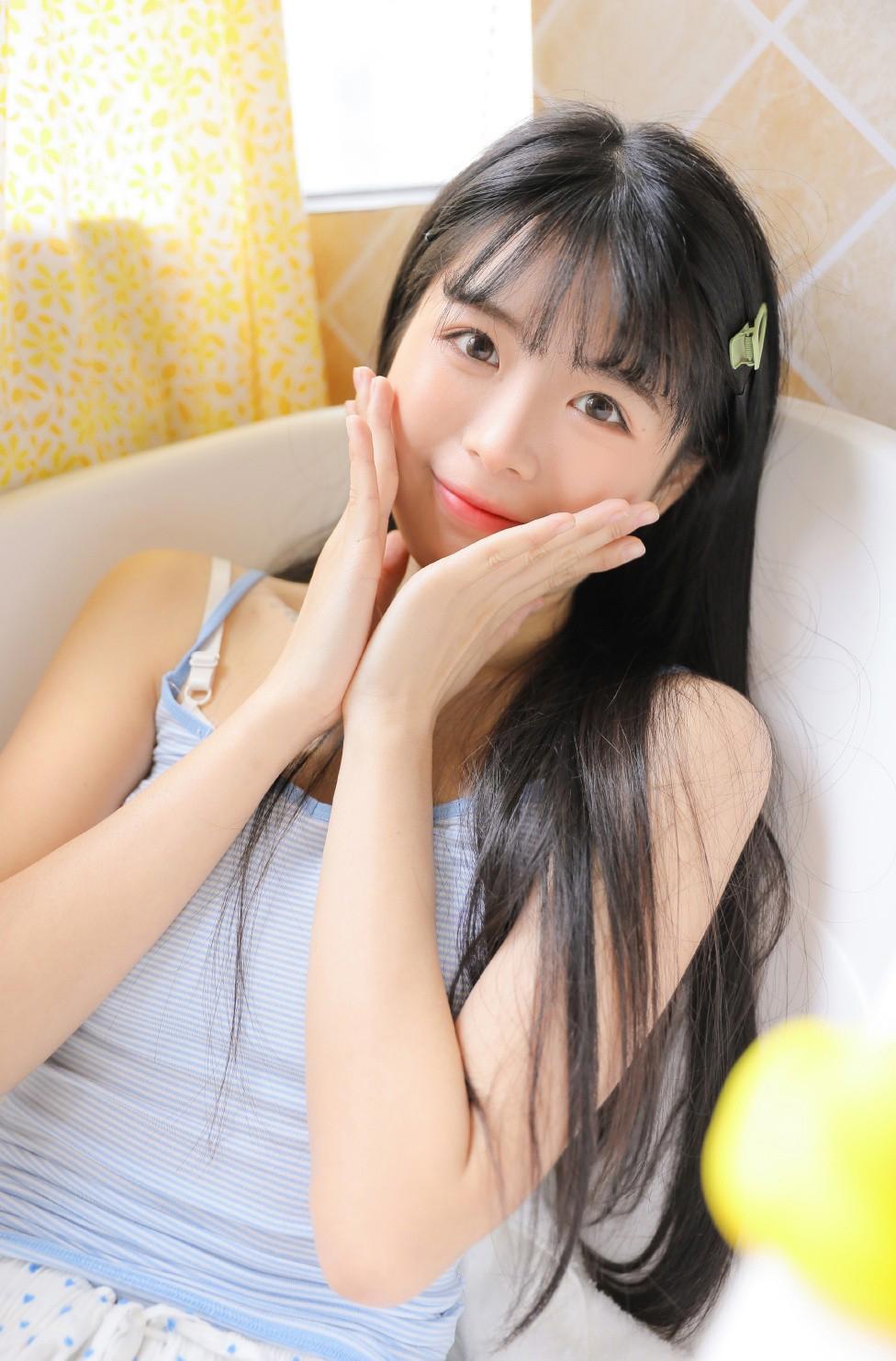 李晟整容前后照片 小燕子昔日旧照泄露简直惨不忍睹