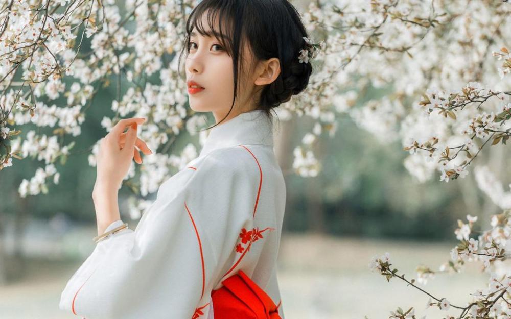 目睹女友被我好哥们压在身下蹂躏