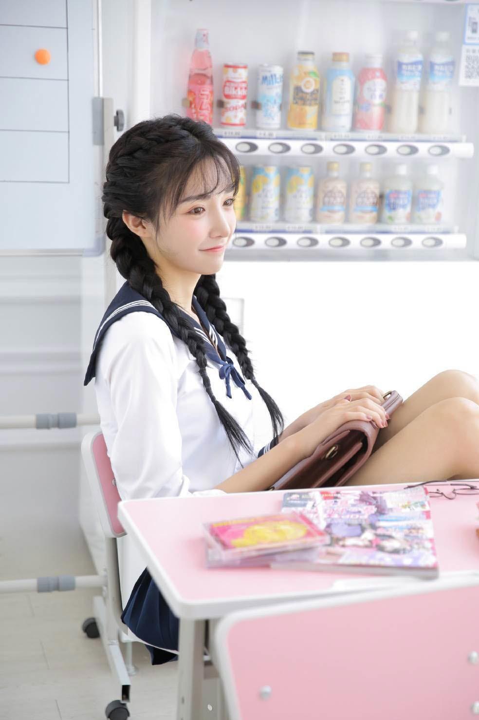 可怜的妹妹为养家失身做了妓女