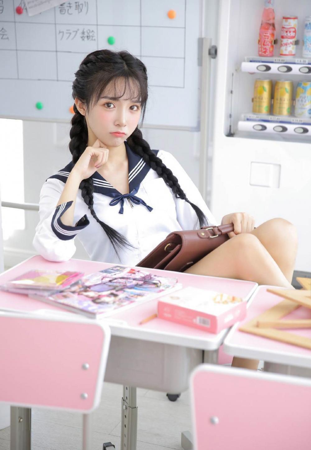 穷小子与漂亮吧女的情感经历