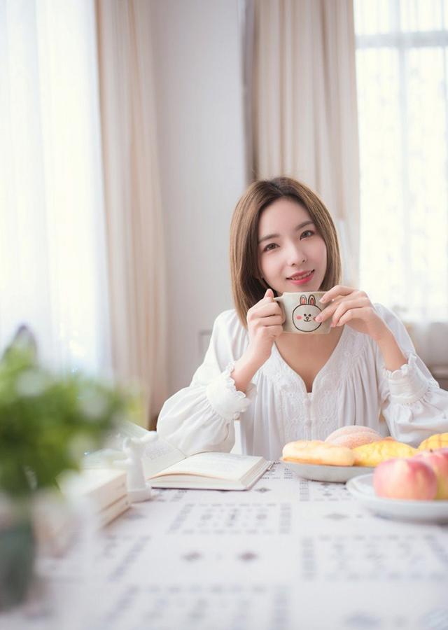一女多男np巨h 亲爱的你的好紧,下面水好多