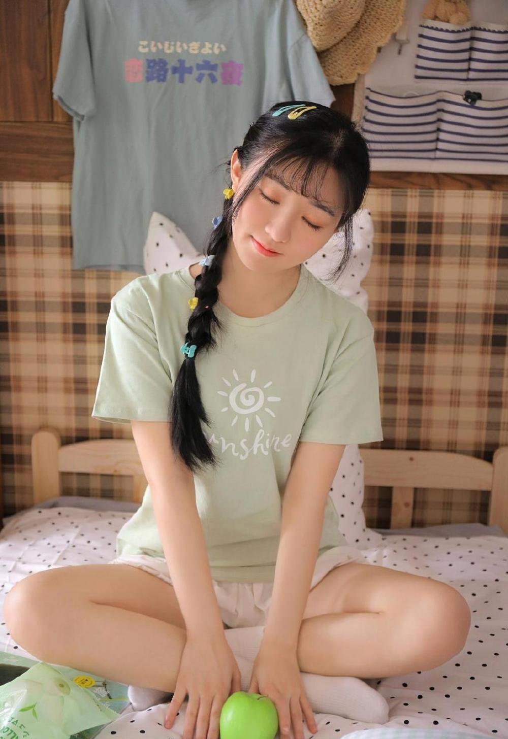 风骚师姐饥渴难耐 张开腿向我求欢
