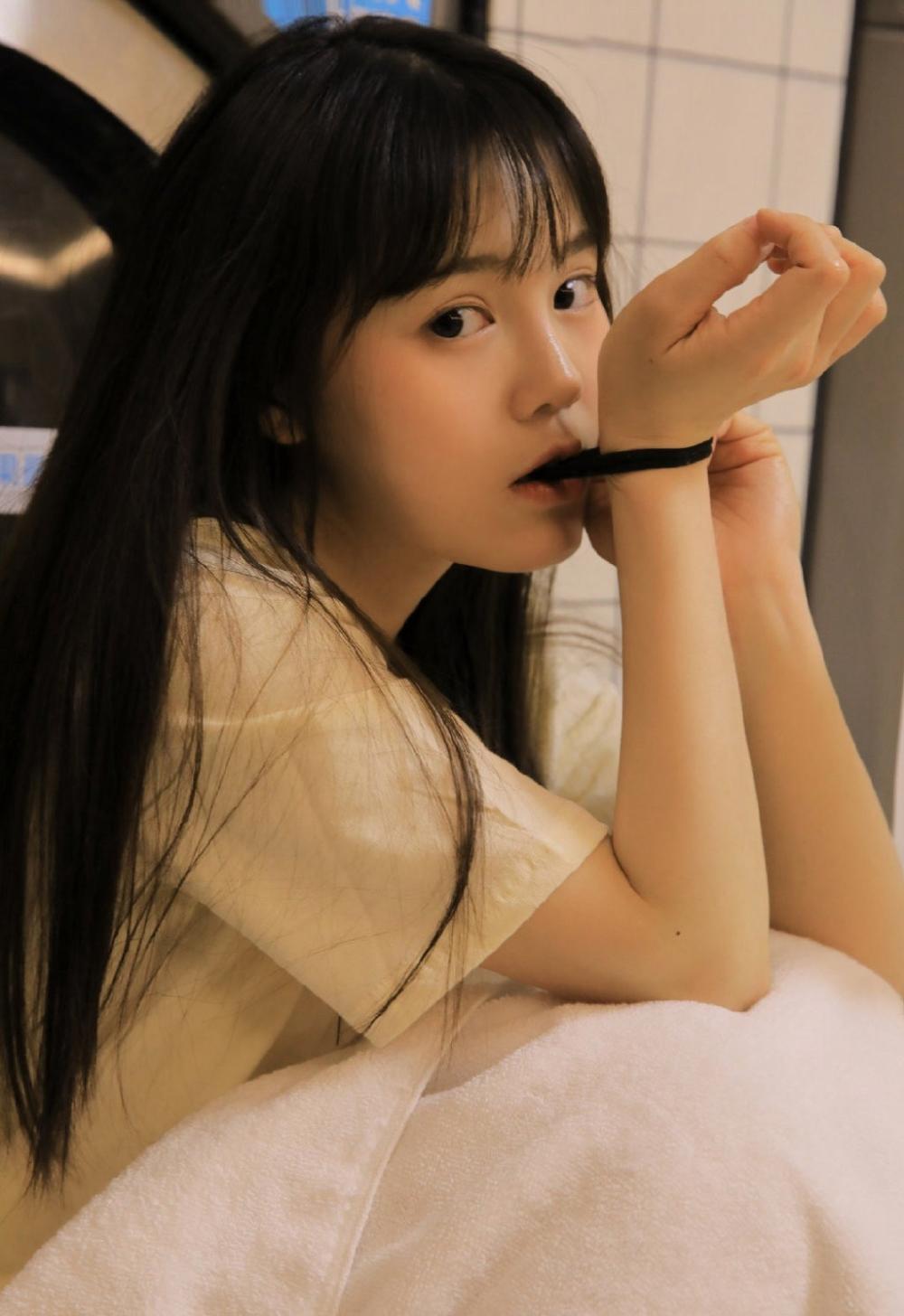 我漂亮的空姐老婆和同性姐妹内射出白浆