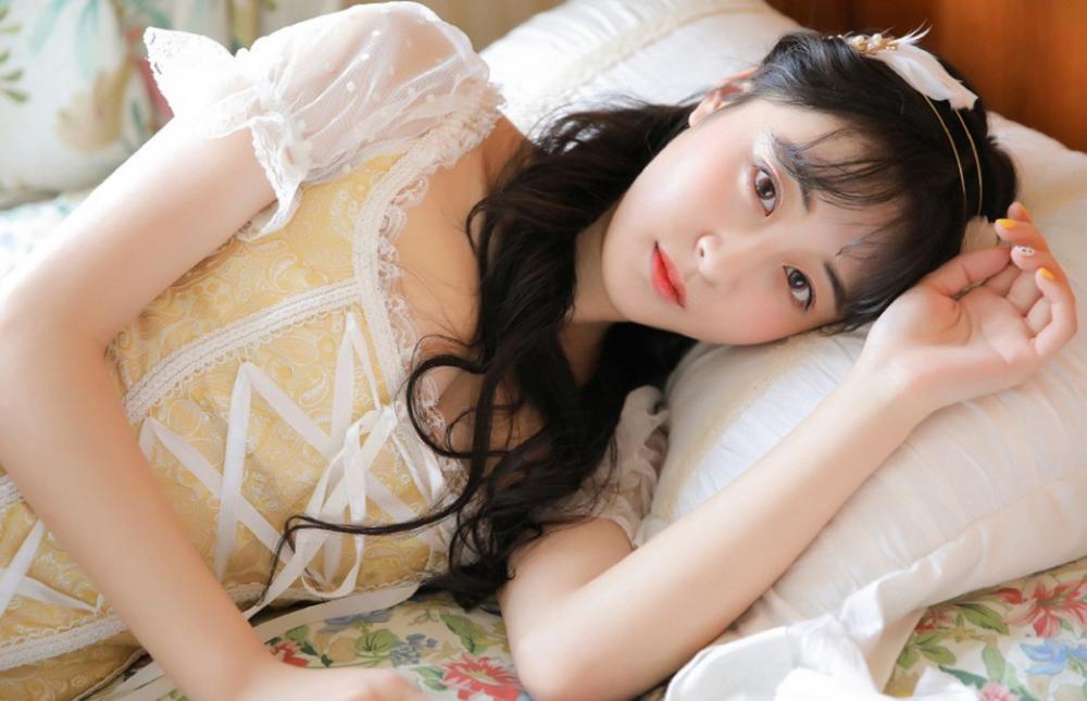 淫荡的姐姐 我与姐姐在床上的活塞运动