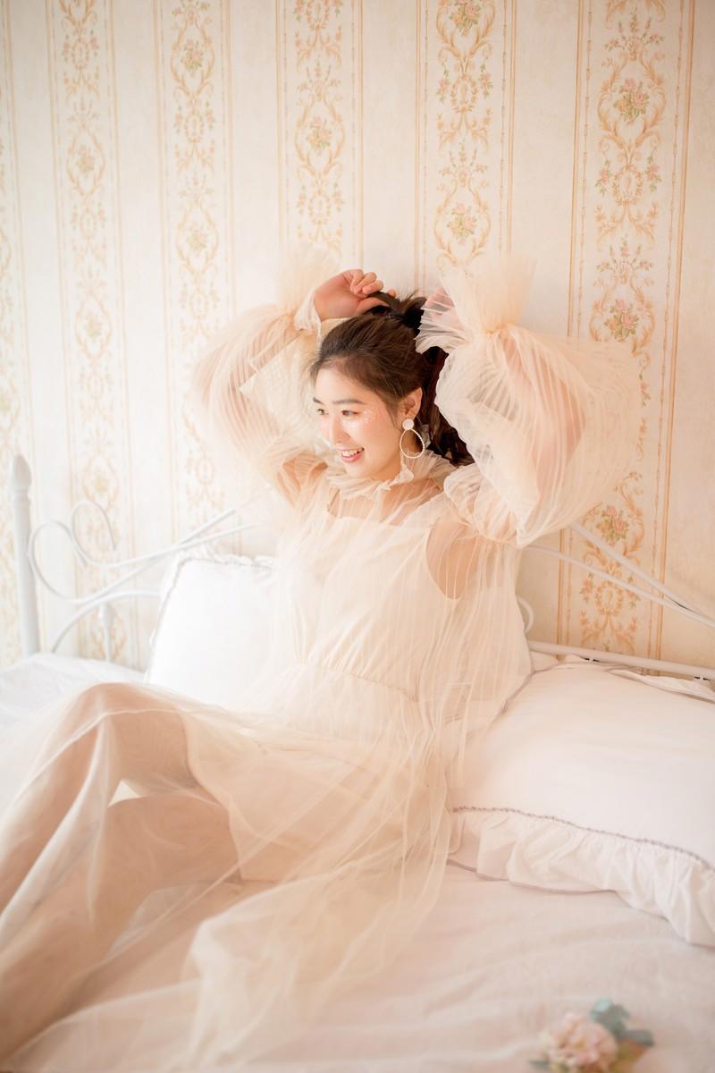 恨嫁女的脱光路 和婚宴一起等新郎