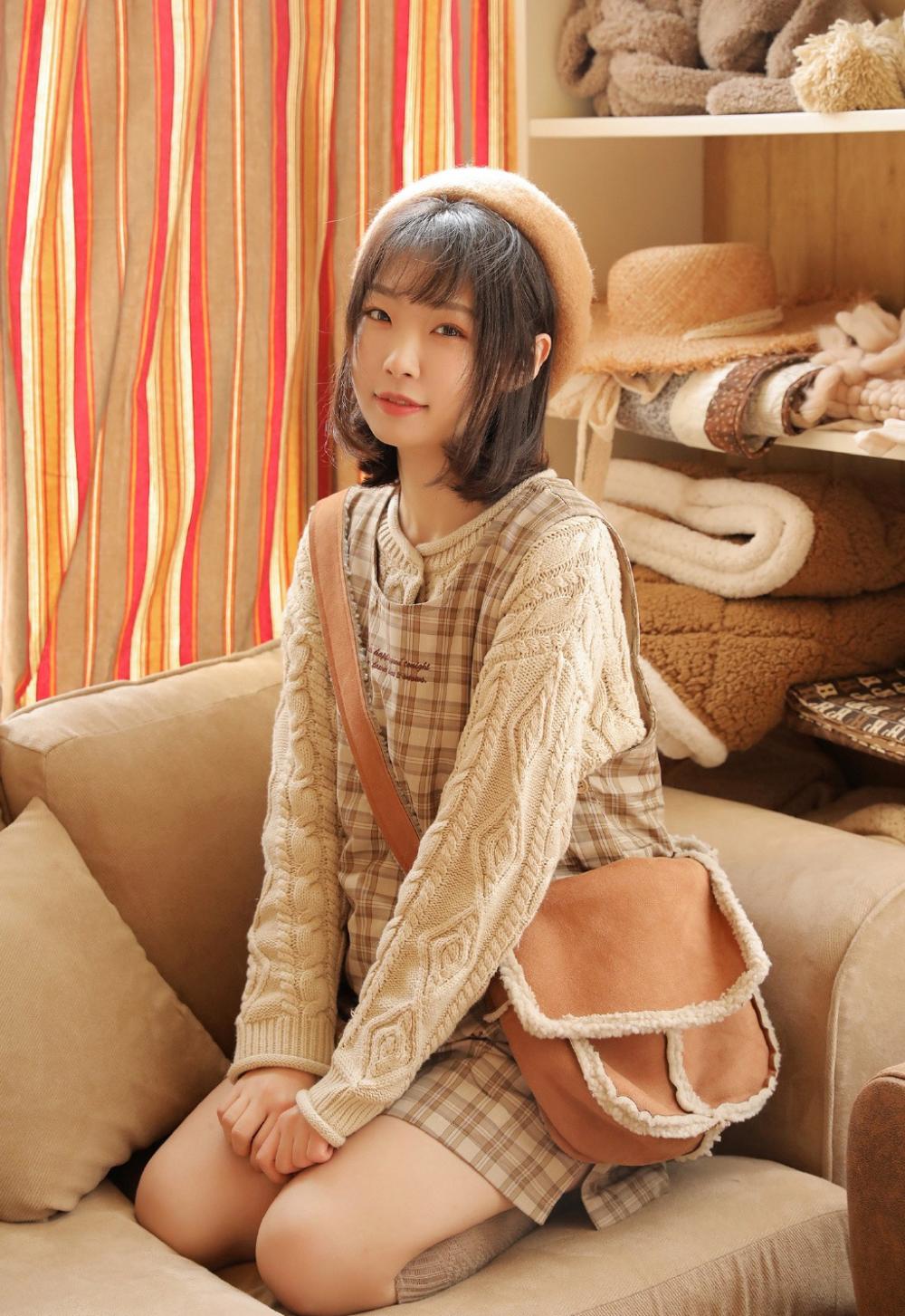 扒开漂亮同事双腿 老师抬起腿深深顶了进去 有人玩过快40的大姐吗