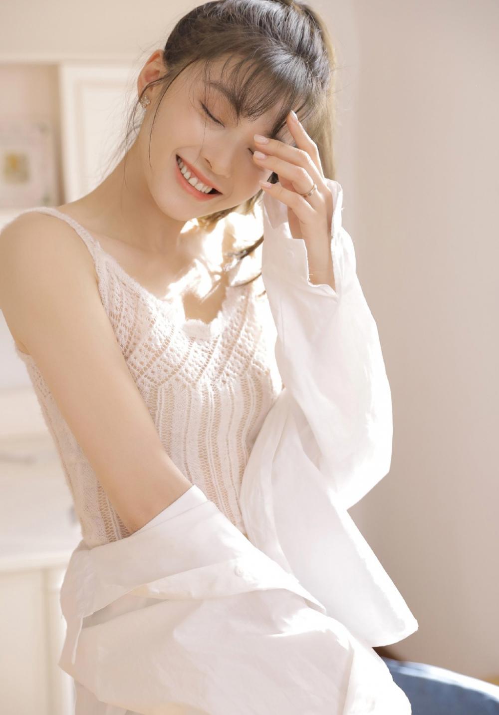 帅哥和美女抓胸在床上 破女视频免费观看