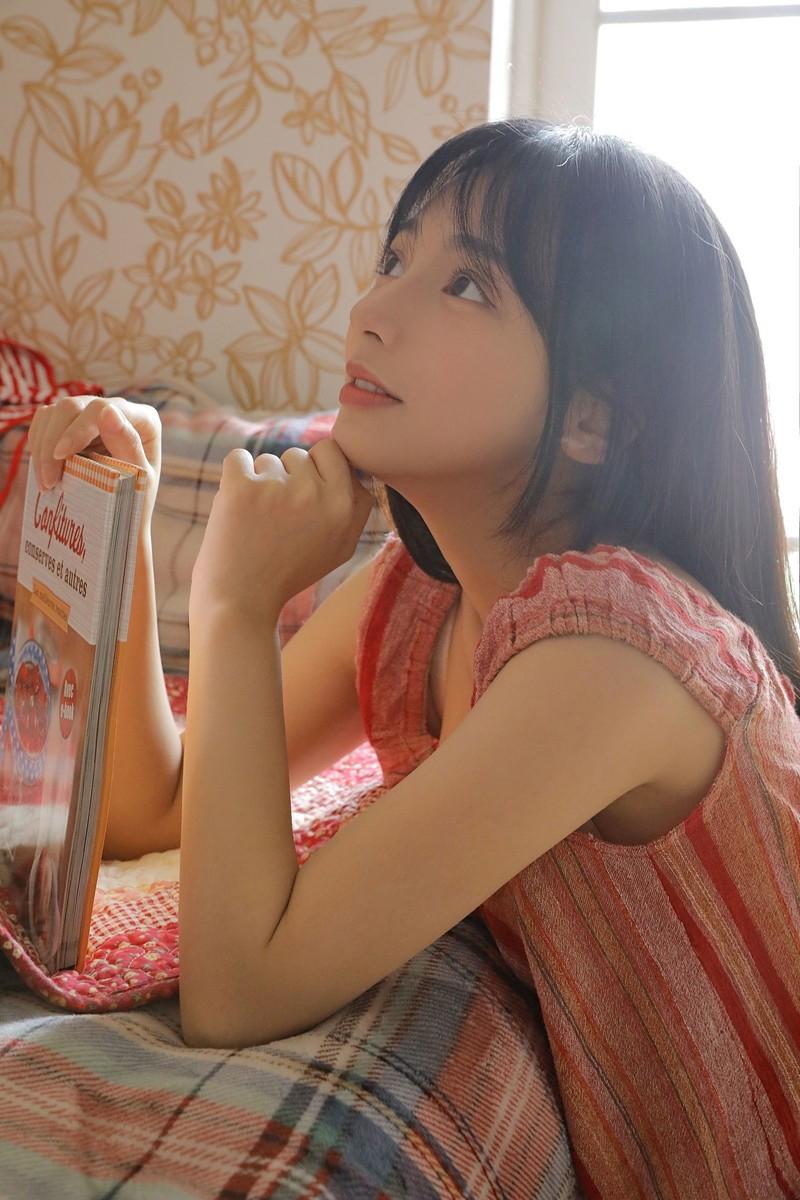 边摸边吃奶边做视频 徐徐清风娓娓道来