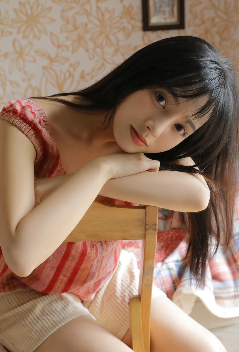 他默默注视着我 我却关注着别人的背影(中)