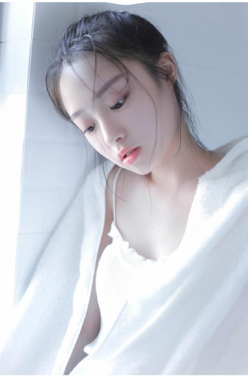 午后目睹老婆一丝不挂