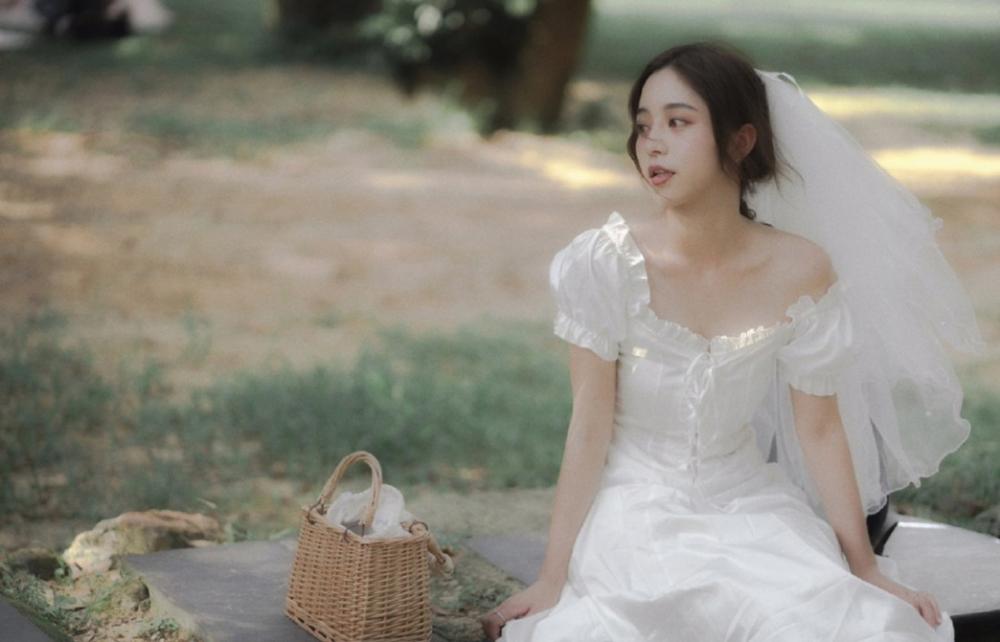 为男友离乡背井 他却为了富婆抛弃我