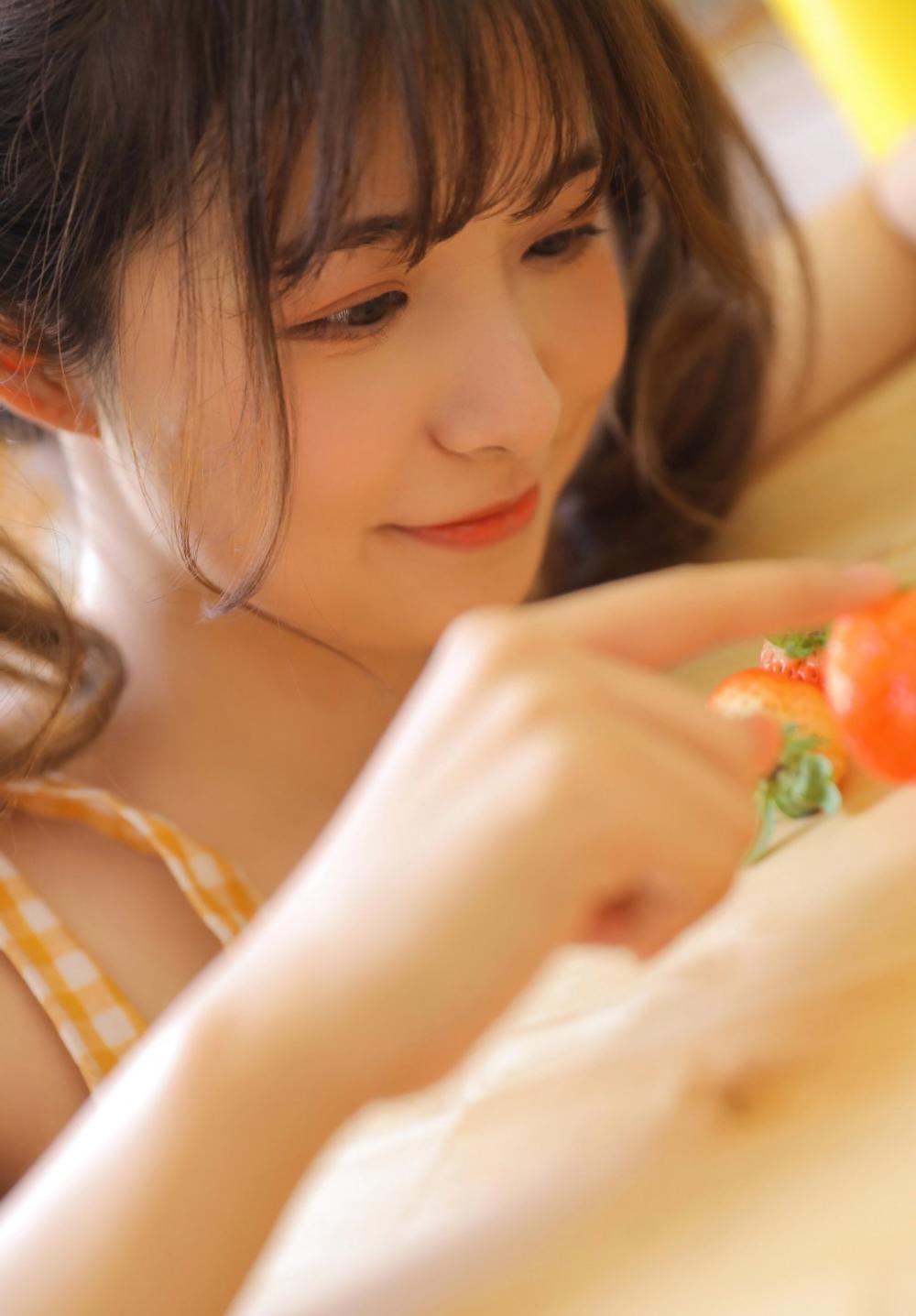 白川ゆりredhotjam 胸部圆润坚挺