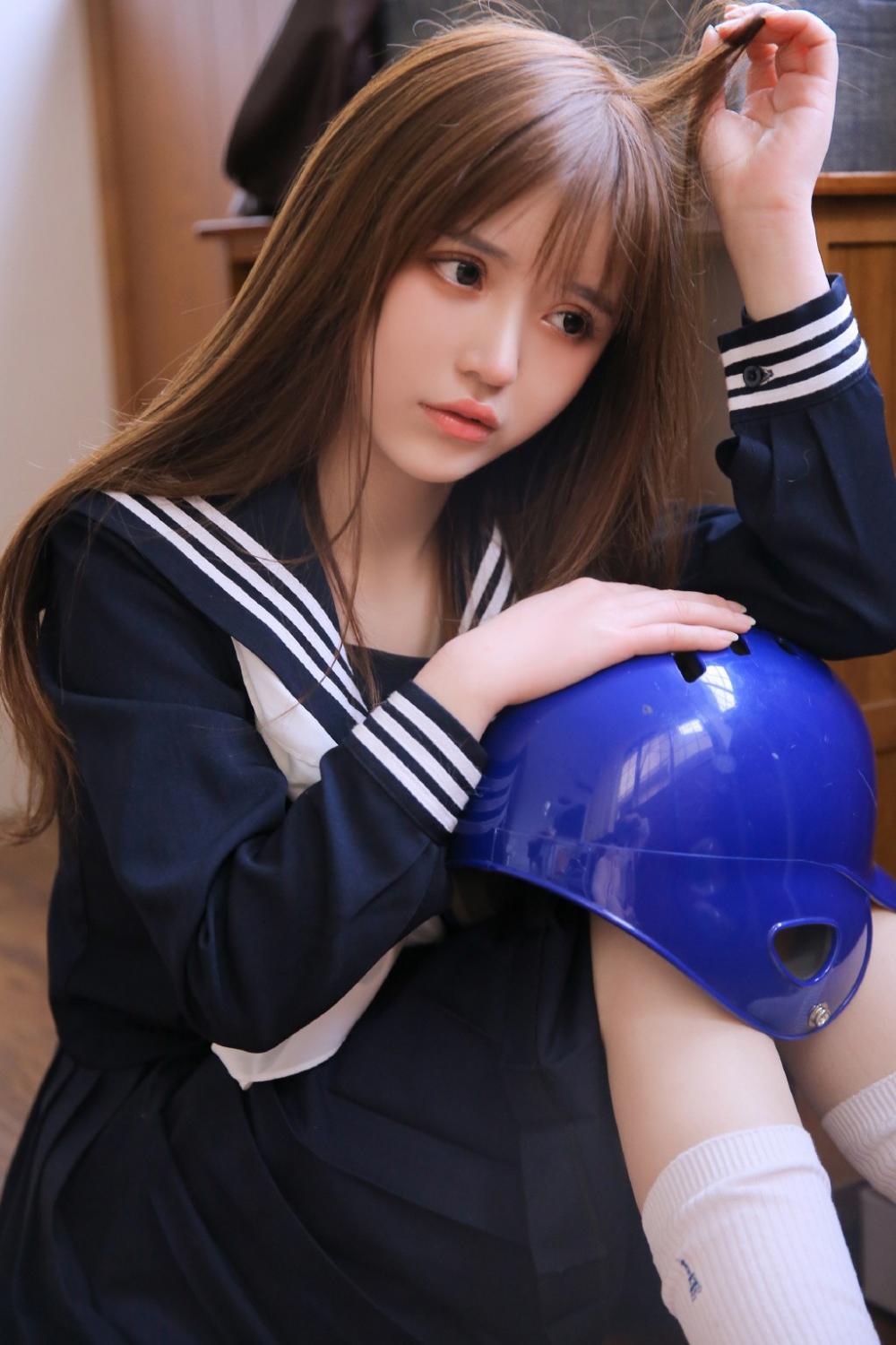 老公玩哥们儿的老婆，被当众啪啪啪一顿揍