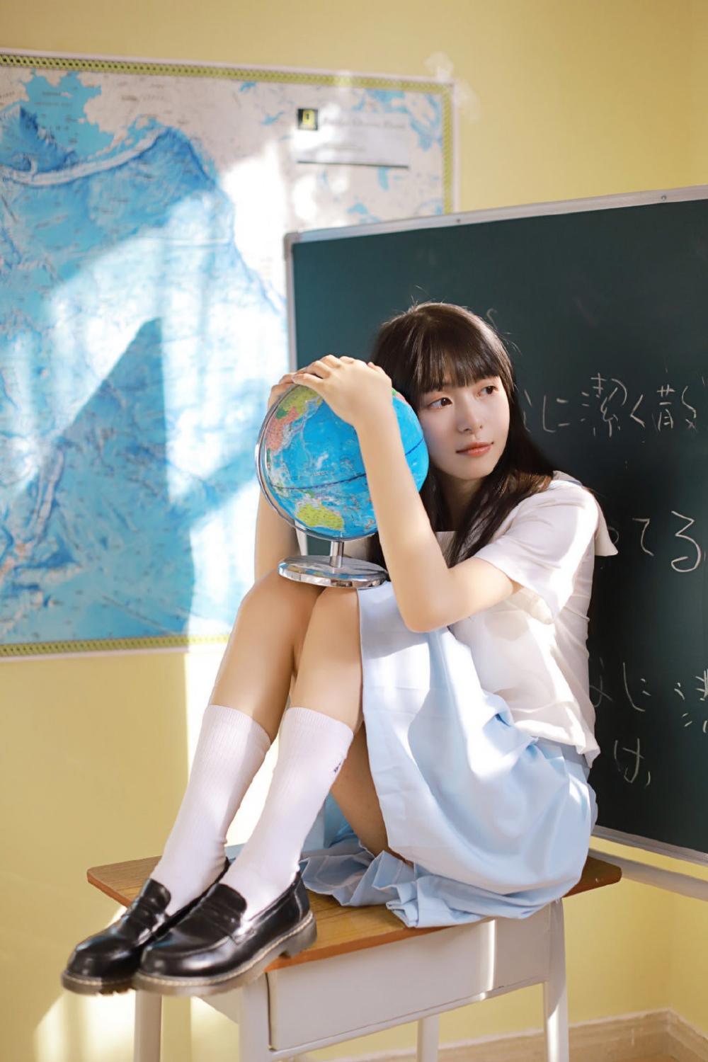 妹妹乱爱姐姐男友 揉弄娇乳被抓得狼狈万分