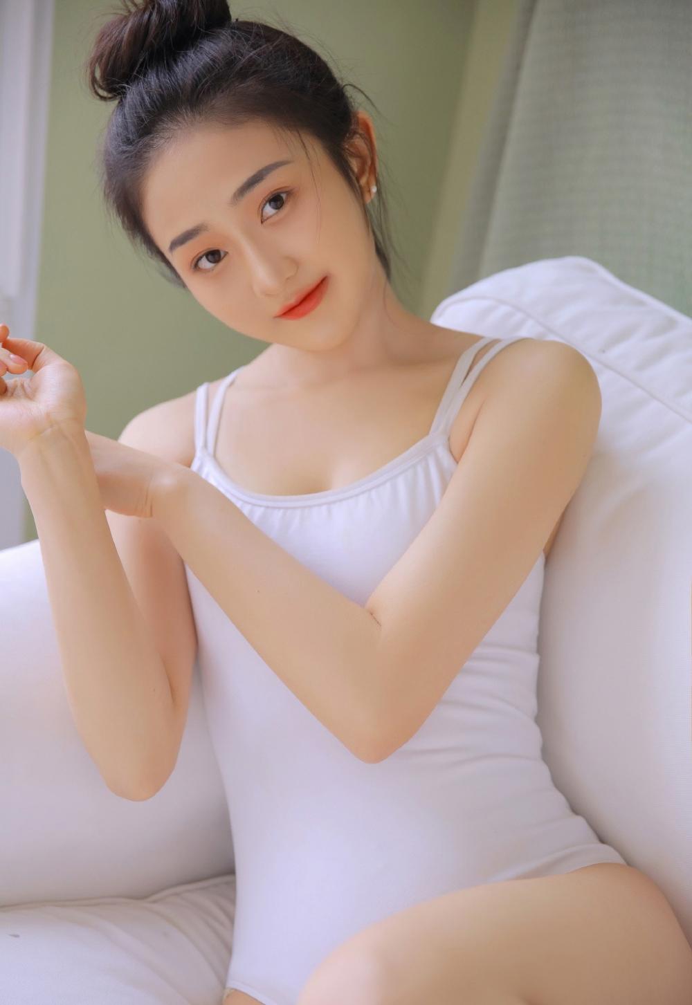 我和洗脚妹在床上做最污的几种玩法，老婆竟然很开心！