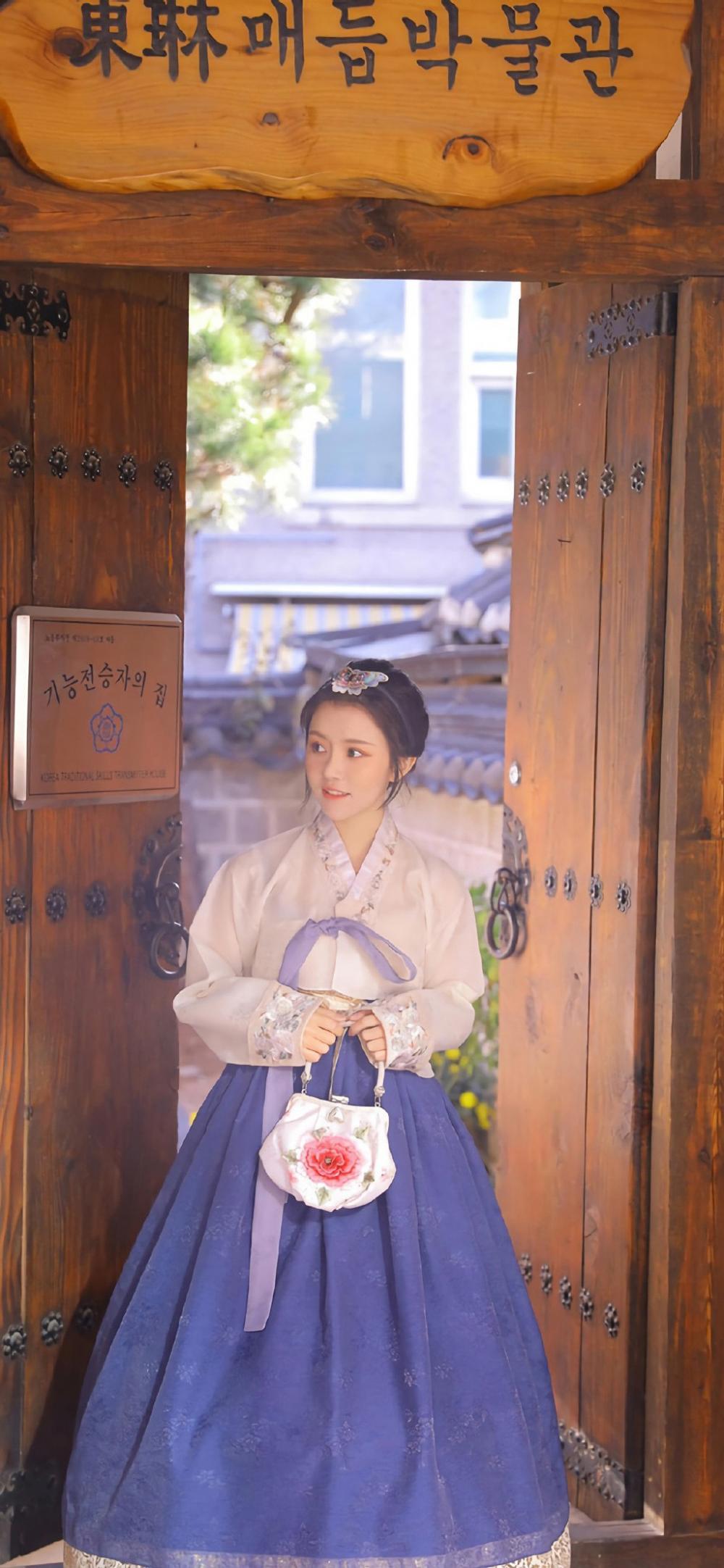 他把隔壁美女邻居压在洗手台上疯狂冲刺