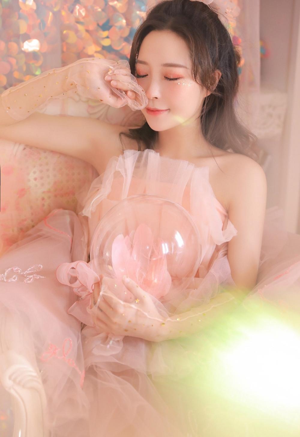 每次和闺蜜聚会男朋友都要去 这种粘人的男友让人很无奈